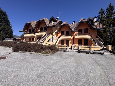 Appartamento in vendita in Via Basserstok a Canove di Roana