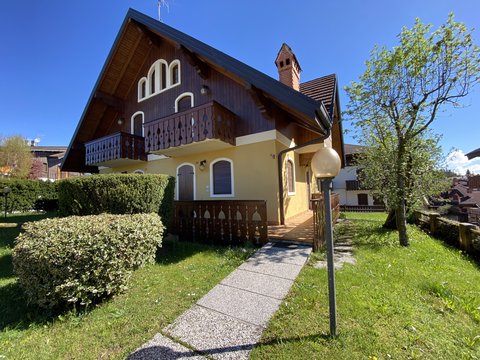 Casa Bi/Trifamiliare in vendita in Via Basserstok a Canove di Roana